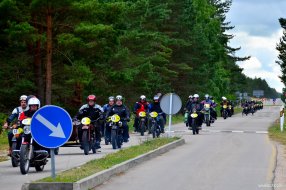 Gandrīz 100 senu motocikletu iegriežas Kolkasragā 19.07.2013